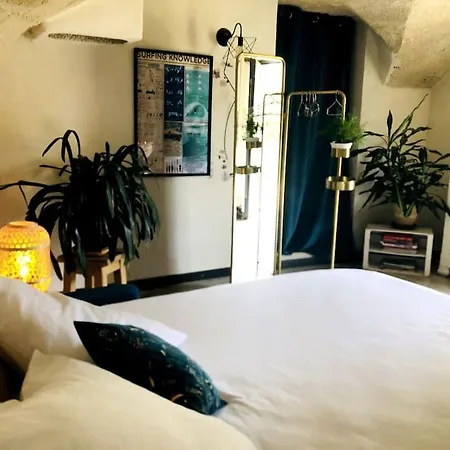 Des Teullieres Жуна