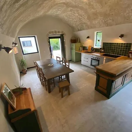 Des Teullieres Жуна