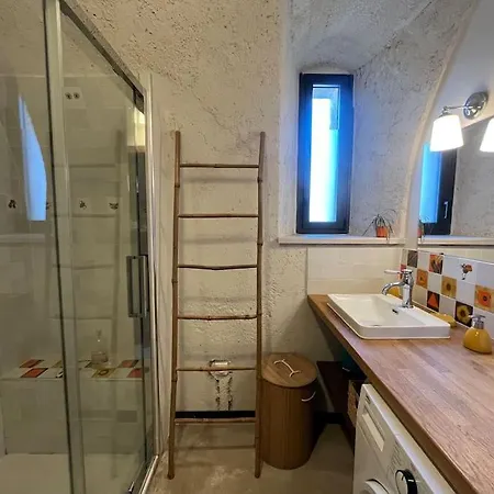 Des Teullieres Жуна